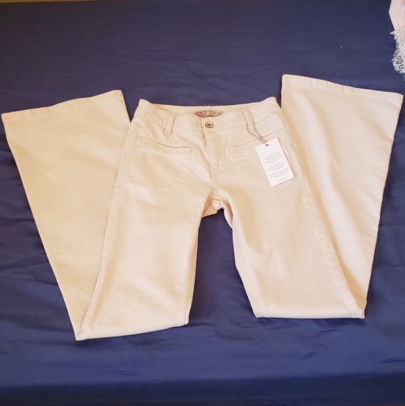 Zara Denim - 💕Zara Cream Flare Jeans- Size 2💕